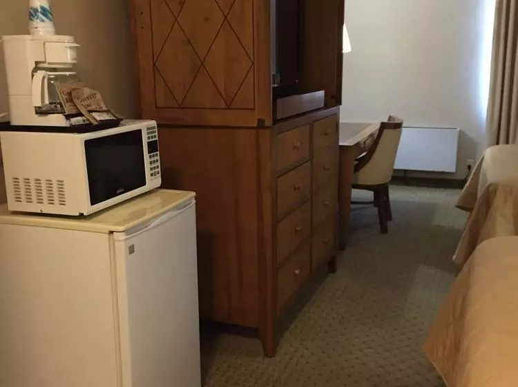 هتل Gateway Inn & Suites