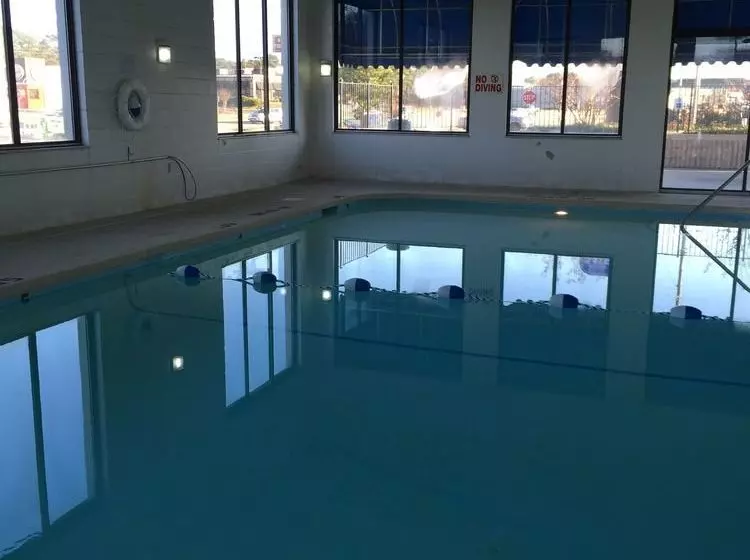 هتل Gateway Inn & Suites