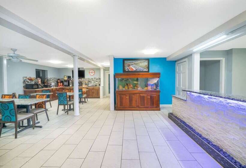 فندق Howard Johnson By Wyndham Aiken