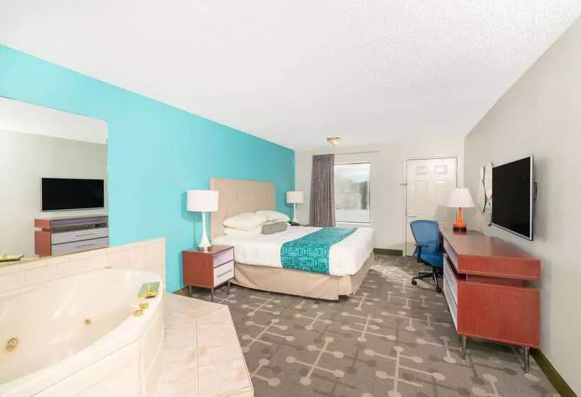 Отель Howard Johnson By Wyndham Aiken