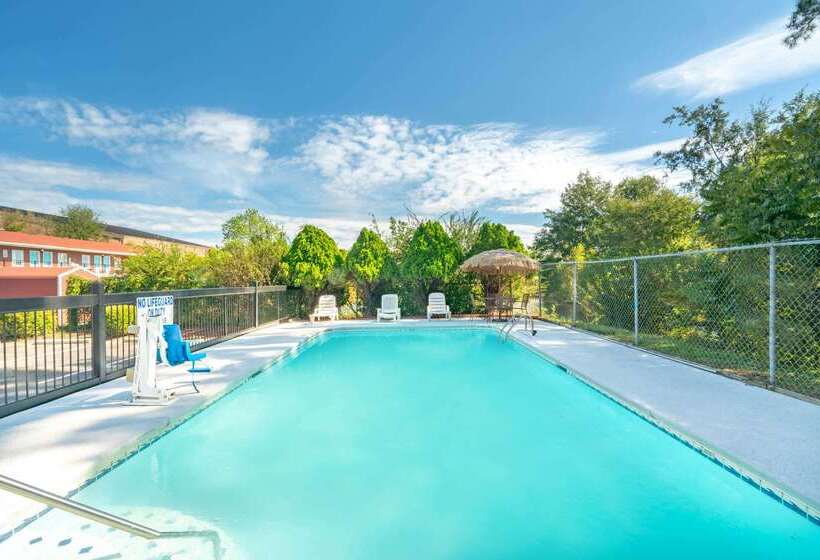 فندق Howard Johnson By Wyndham Aiken