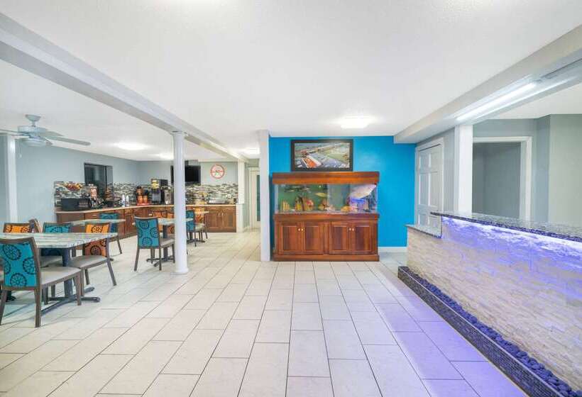 فندق Howard Johnson By Wyndham Aiken