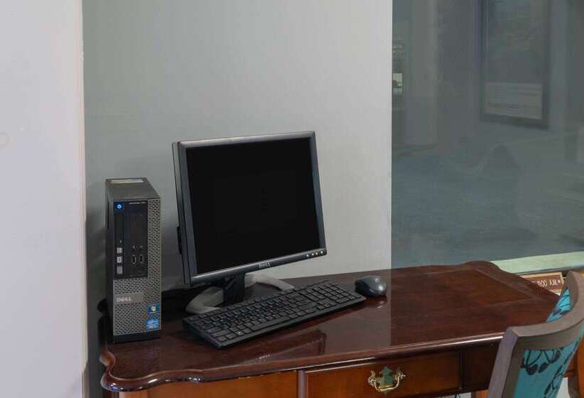 فندق Howard Johnson By Wyndham Aiken