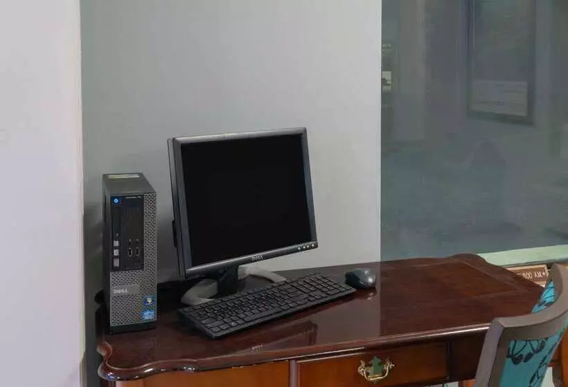 Отель Howard Johnson By Wyndham Aiken