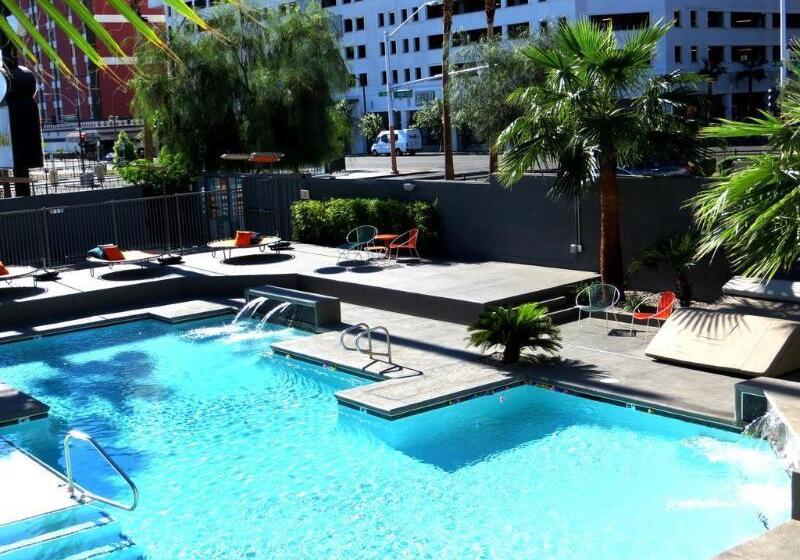 هتل Oasis At Gold Spike