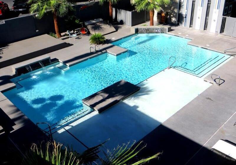 هتل Oasis At Gold Spike