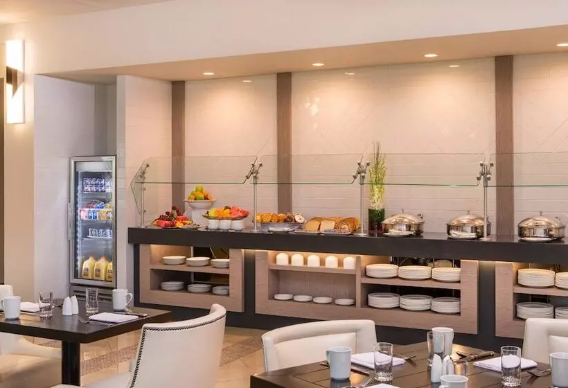 هتل Sheraton Suites Chicago Elk Grove