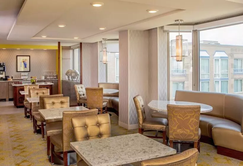 هتل Sheraton Suites Chicago Elk Grove