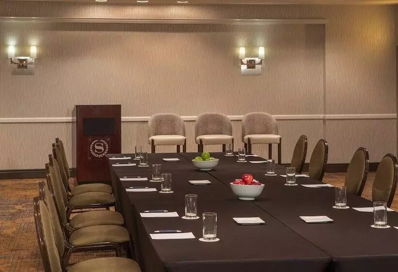 هتل Sheraton Suites Chicago Elk Grove