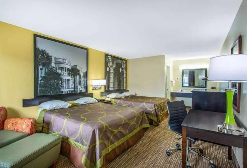 هتل Super 8 By Wyndham Florence