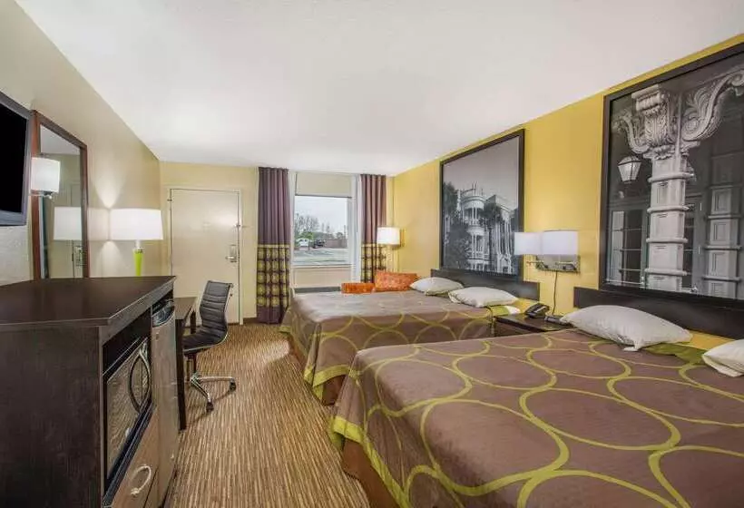 هتل Super 8 By Wyndham Florence