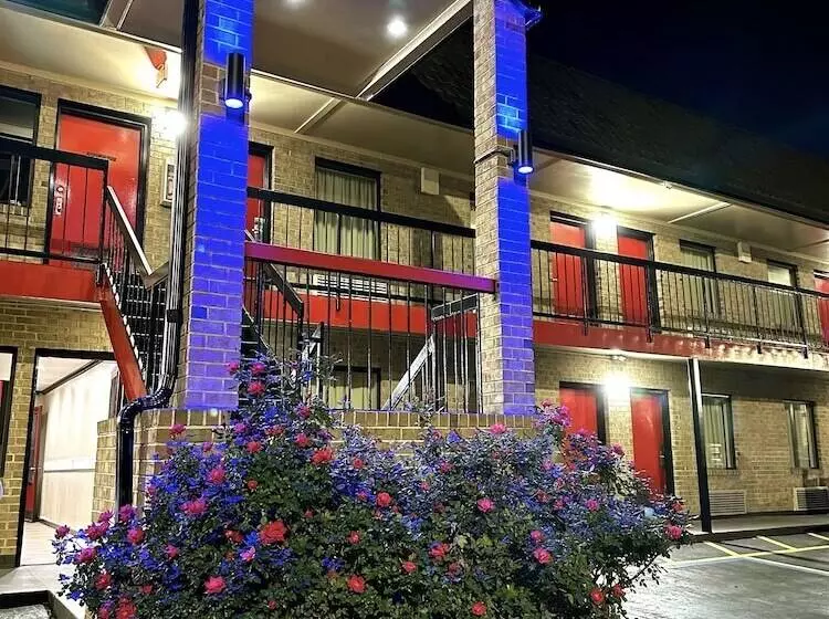 모텔 Travelers Inn Elizabeth City