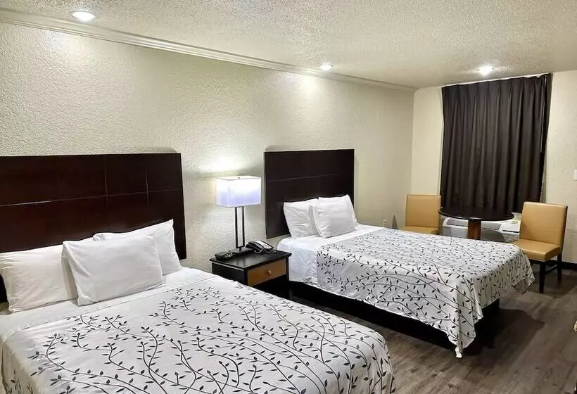 모텔 Travelers Inn Elizabeth City