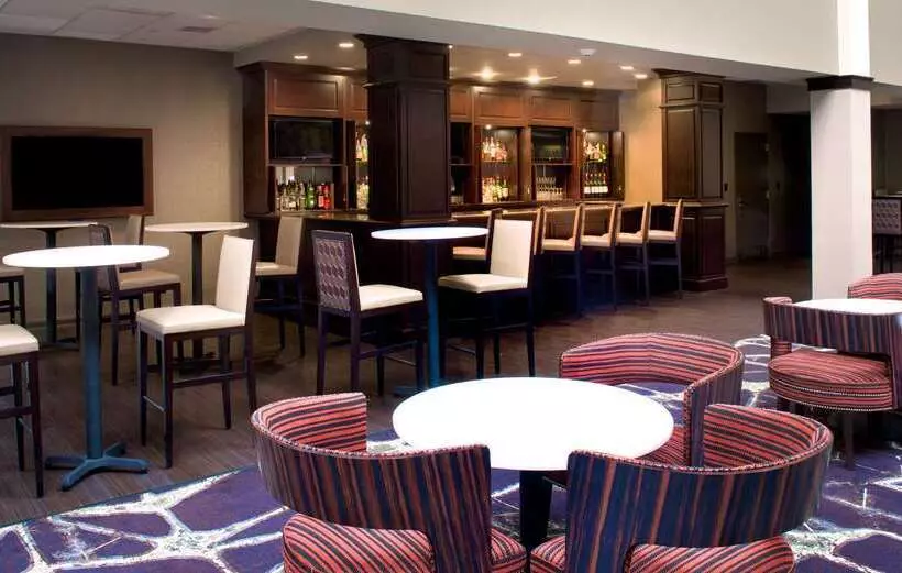 ホテル Embassy Suites By Hilton Philadelphia Airport