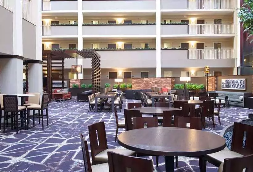 ホテル Embassy Suites By Hilton Philadelphia Airport