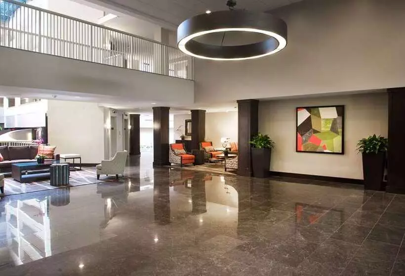 ホテル Embassy Suites By Hilton Philadelphia Airport