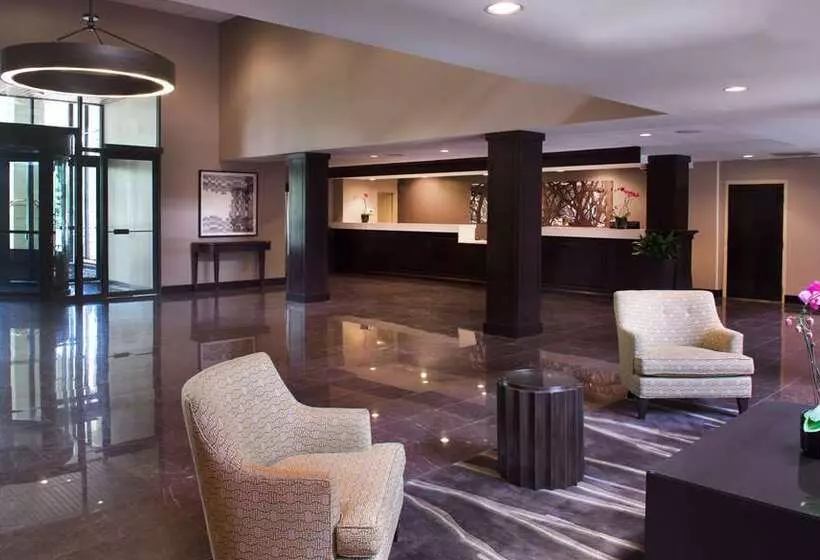 ホテル Embassy Suites By Hilton Philadelphia Airport