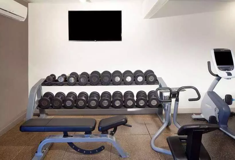 ホテル Embassy Suites By Hilton Philadelphia Airport