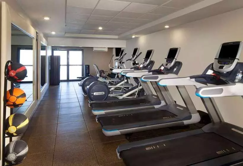 ホテル Embassy Suites By Hilton Philadelphia Airport