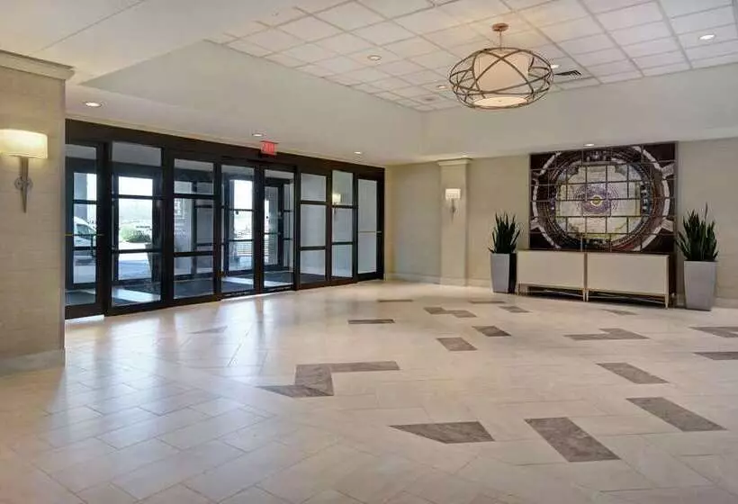 هتل Embassy Suites Little Rock