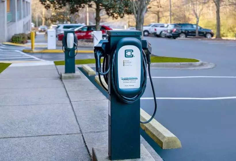 هتل Embassy Suites Little Rock