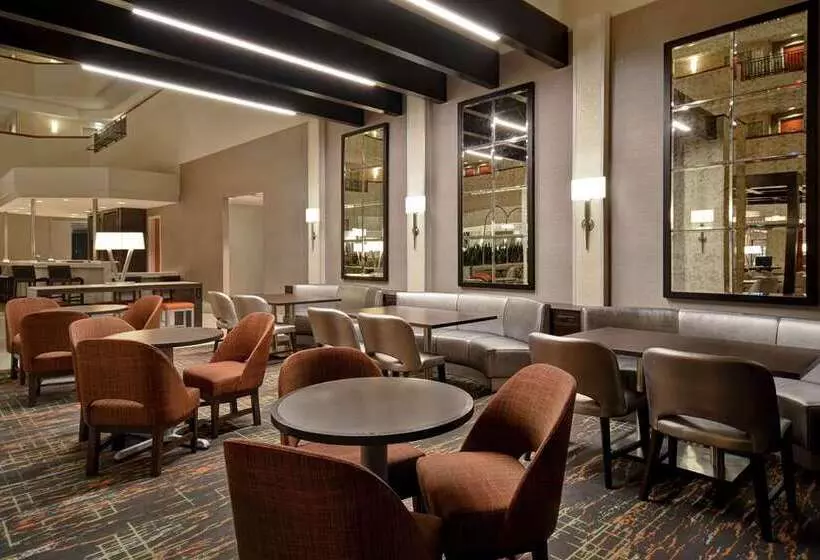 هتل Embassy Suites Little Rock