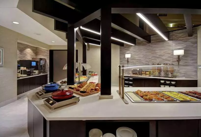 هتل Embassy Suites Little Rock