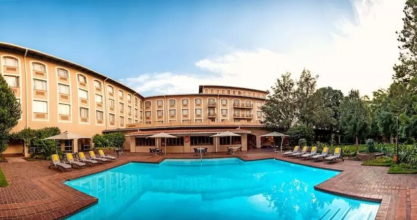 Отель Garden Court Or Tambo International Airport