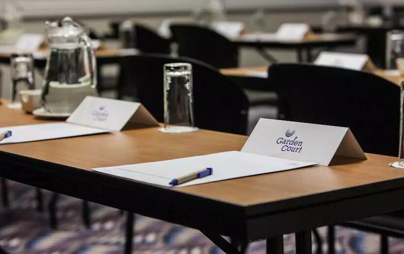 Отель Garden Court Or Tambo International Airport