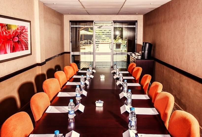 酒店 Garden Court Or Tambo International Airport