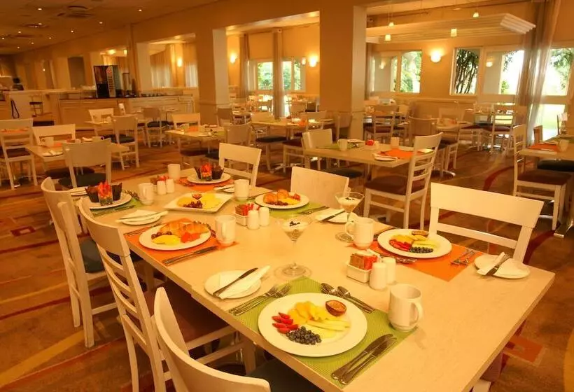 Отель Garden Court Or Tambo International Airport