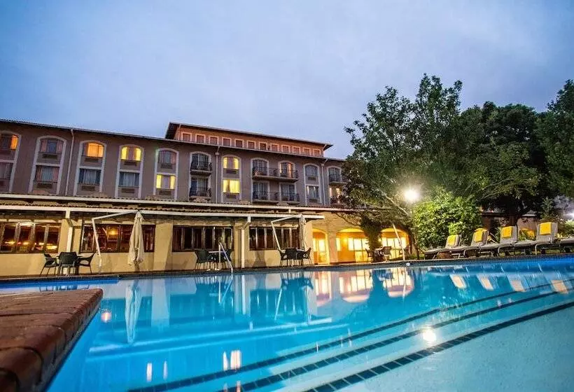 Отель Garden Court Or Tambo International Airport