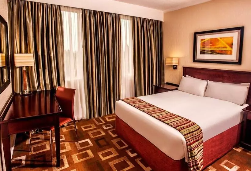 Отель Garden Court Or Tambo International Airport