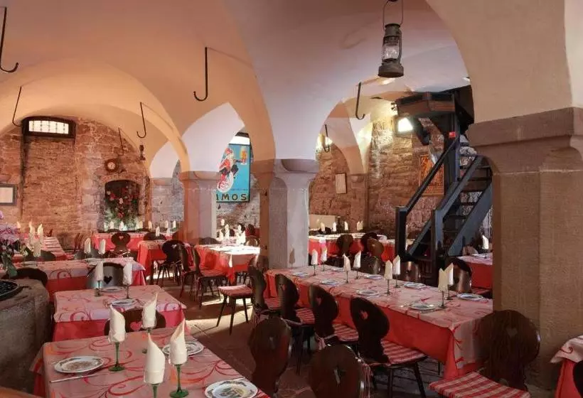 Отель Restaurant Père Benoît