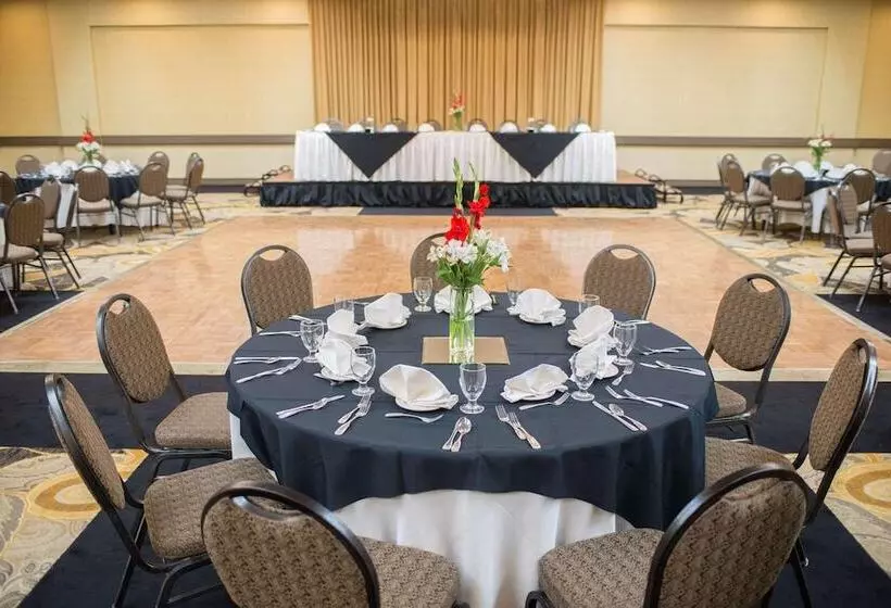 Radisson Hotel Santa Maria