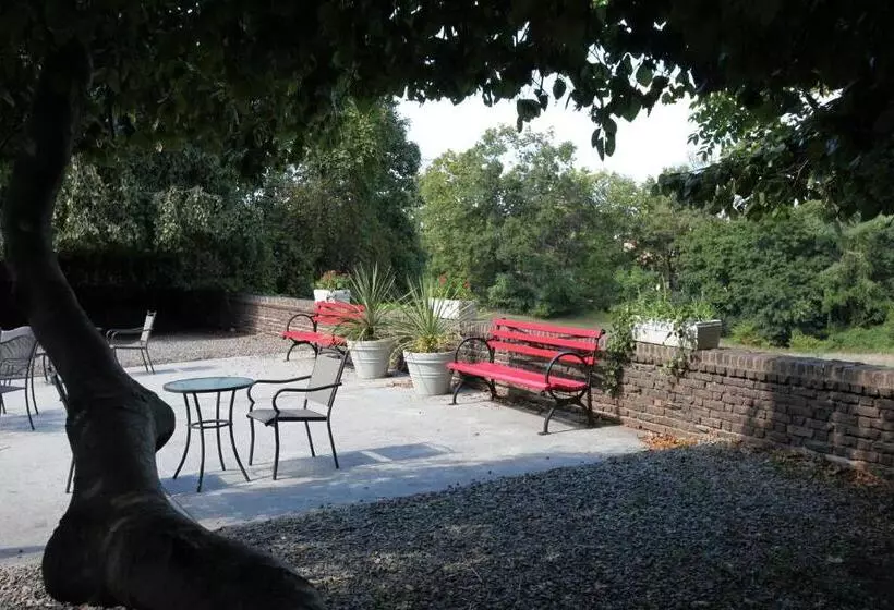 فندق Rutgers University Inn And Conference Center