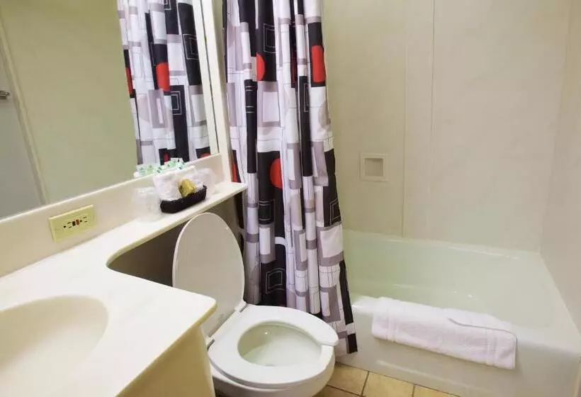 فندق Rutgers University Inn And Conference Center