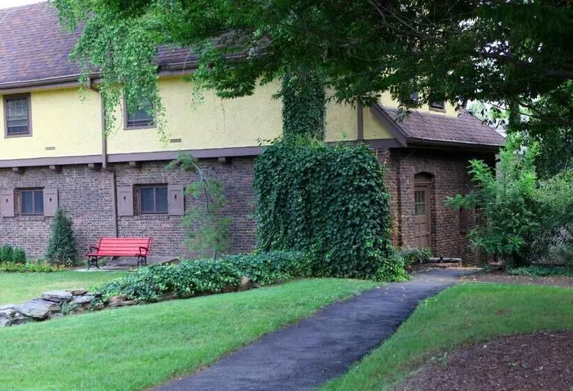 فندق Rutgers University Inn And Conference Center