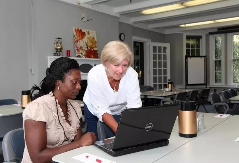 فندق Rutgers University Inn And Conference Center