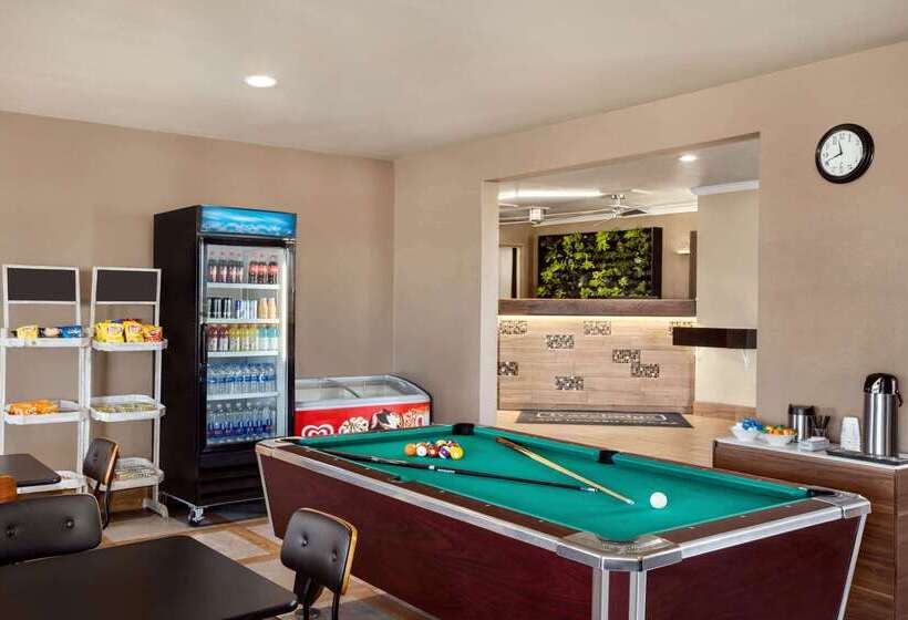 בית מלון כפרי Travelodge By Wyndham Lake Havasu