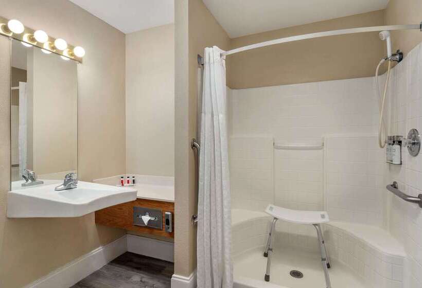 בית מלון כפרי Travelodge By Wyndham Lake Havasu