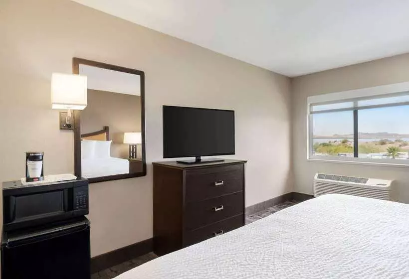 هتل Travelodge By Wyndham Lake Havasu