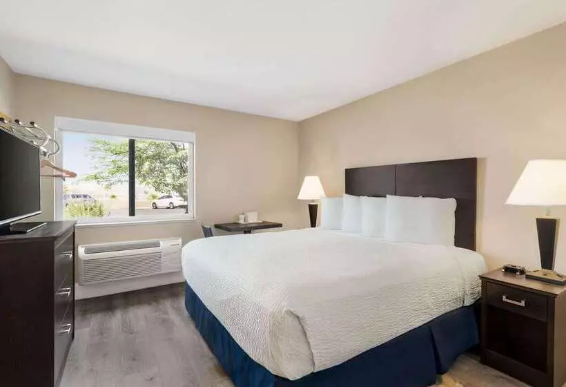 هتل Travelodge By Wyndham Lake Havasu