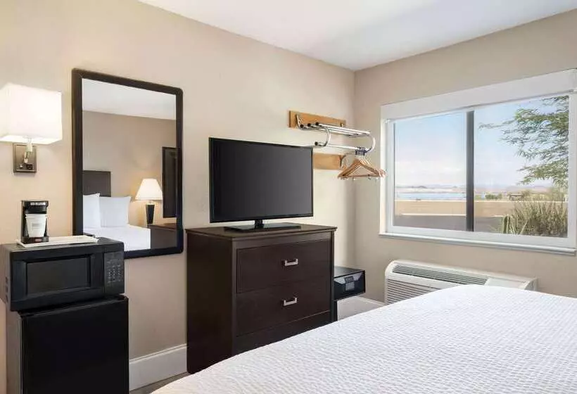 هتل Travelodge By Wyndham Lake Havasu