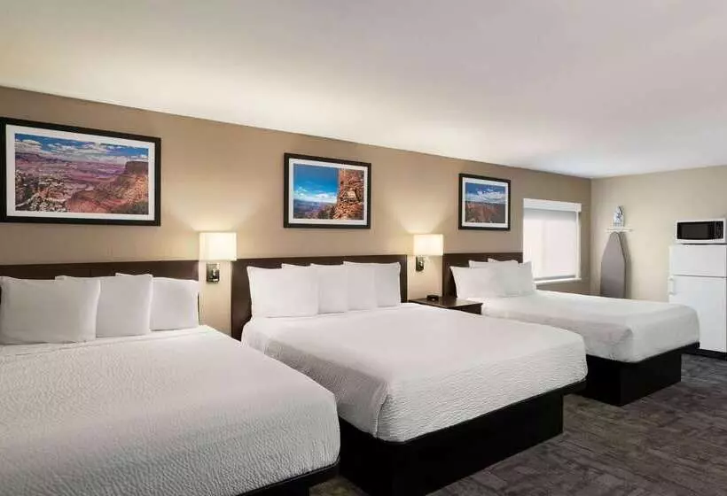 هتل Travelodge By Wyndham Lake Havasu