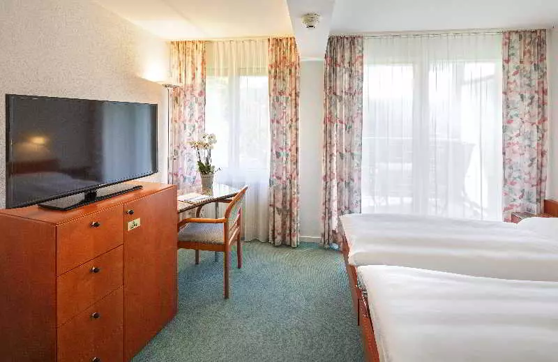 Отель Wellness  Tenedo  Thermalquellen Resort Bad Zurzach