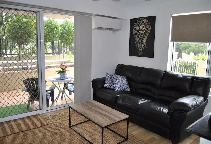 Budds Beach Apartments