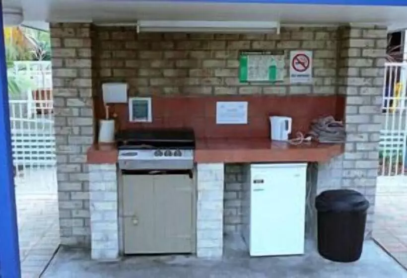 Budds Beach Apartments