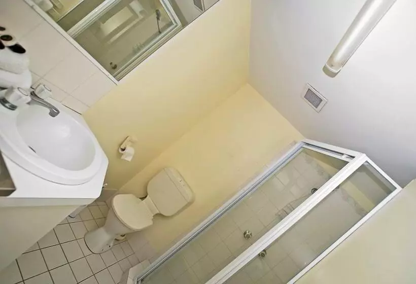 Budds Beach Apartments