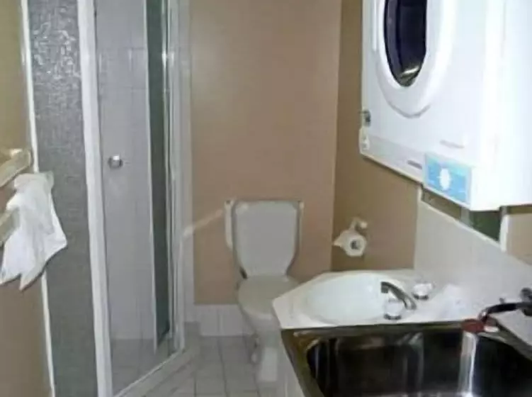 Budds Beach Apartments